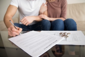 people signing contract for Renters Insurance