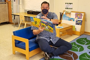 kale reading books to a classroom of children