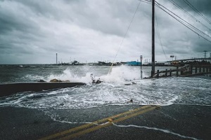 hurricane arriving near city