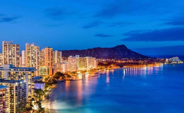 waikiki beach and diamond head volcano next to hawaii businesses