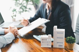 real estate agent delivering sample home to customer